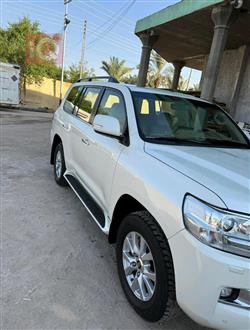 تۆیۆتا لاند کروزەر